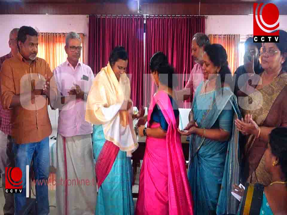 കുന്നംകുളം നഗരസഭയില് നിന്നും വിരമിക്കുന്ന ജീവനക്കാര്ക്ക് യാത്രയയപ്പ് നല്കി