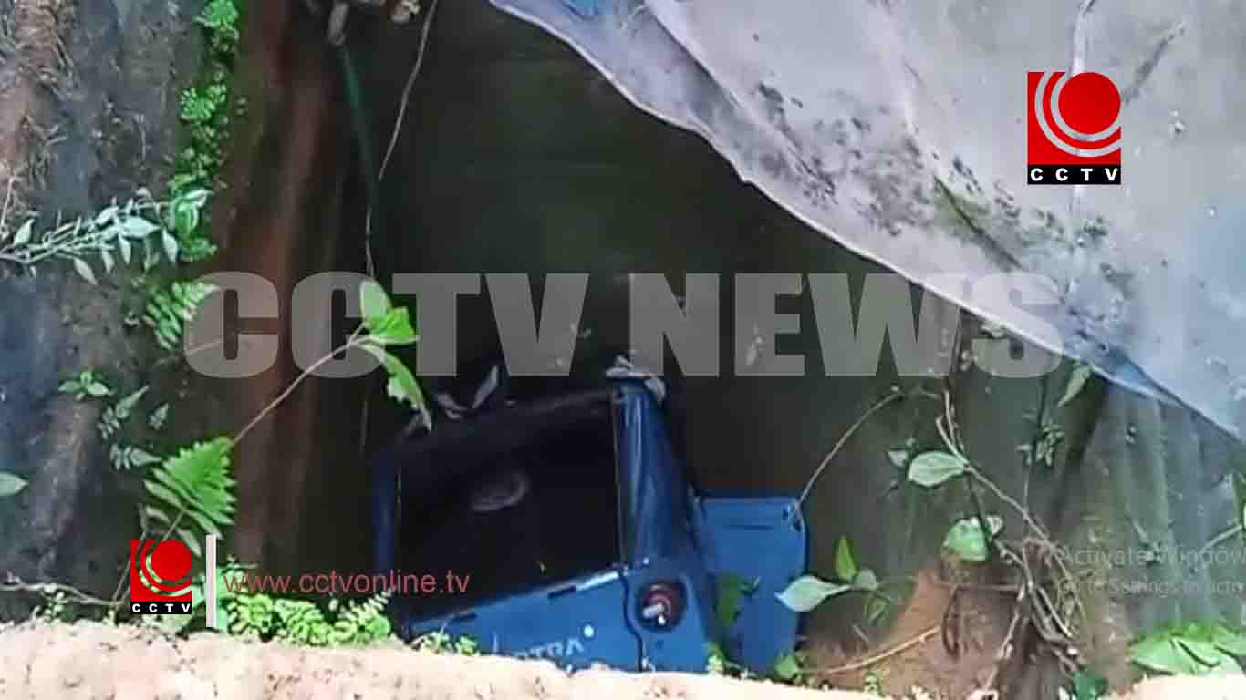 കളിക്കുന്നതിനിടെ അബദ്ധത്തില് ആക്സിലേറ്റര് തിരിച്ചതോടെ മൂന്നര വയസുകാരിയുമായി ഇലക്ട്രിക് ഓട്ടോ കിണറ്റില് പതിച്ചു; കുട്ടിയെ സമീപവാസി രക്ഷപ്പെടുത്തി