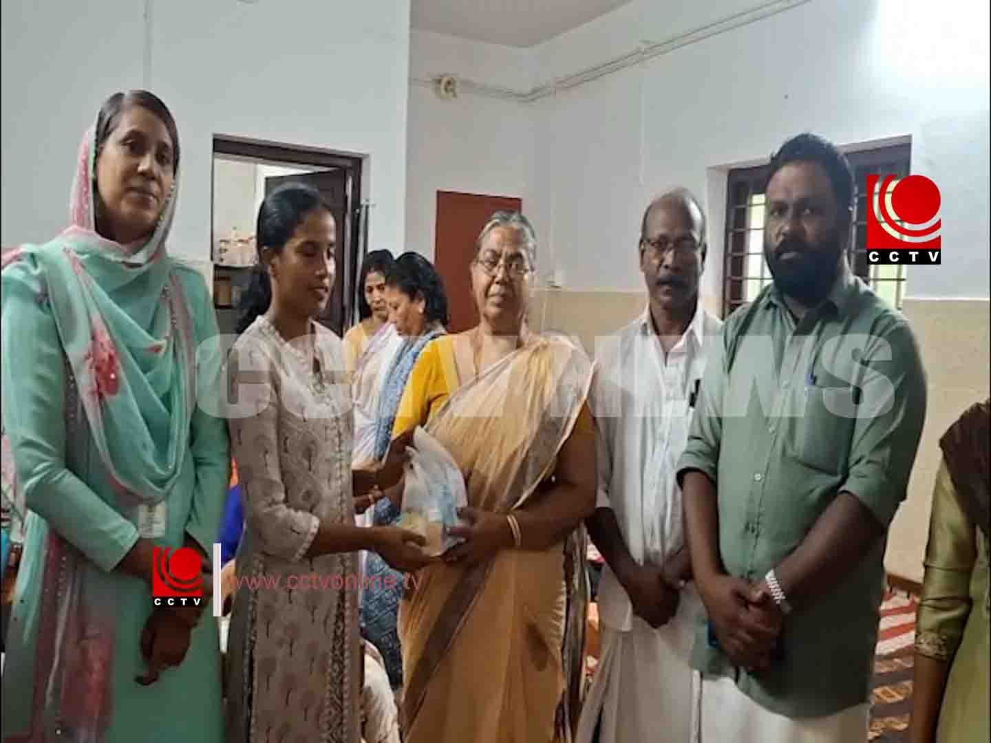 വയോജനങ്ങള്ക്ക് ആയൂര്വേദ മരുന്നുകള് വിതരണം ചെയ്തു