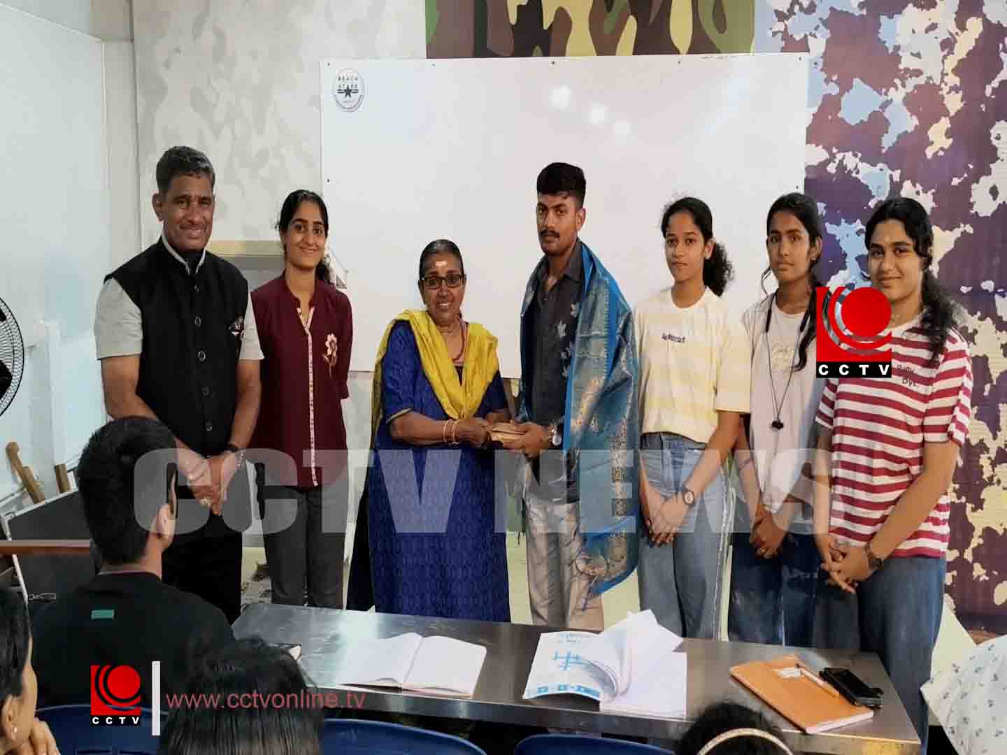 ഇന്ത്യന് എയര് ഫോഴ്സില് നിയമനം ലഭിച്ച അജുല് ആര് കൃഷ്ണനെ ആദരിച്ചു