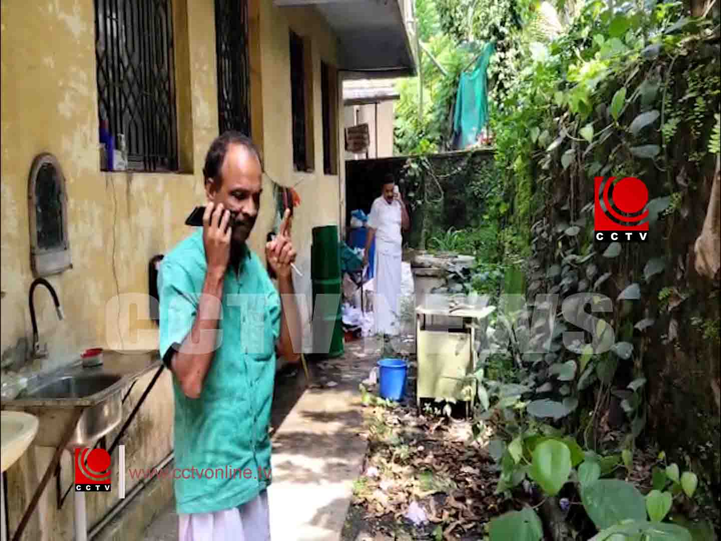 എരുമപ്പെട്ടി പഴയ പഞ്ചായത്ത് ഓഫീസ് കെട്ടിടത്തില് മാലിന്യ കൂമ്പാരം