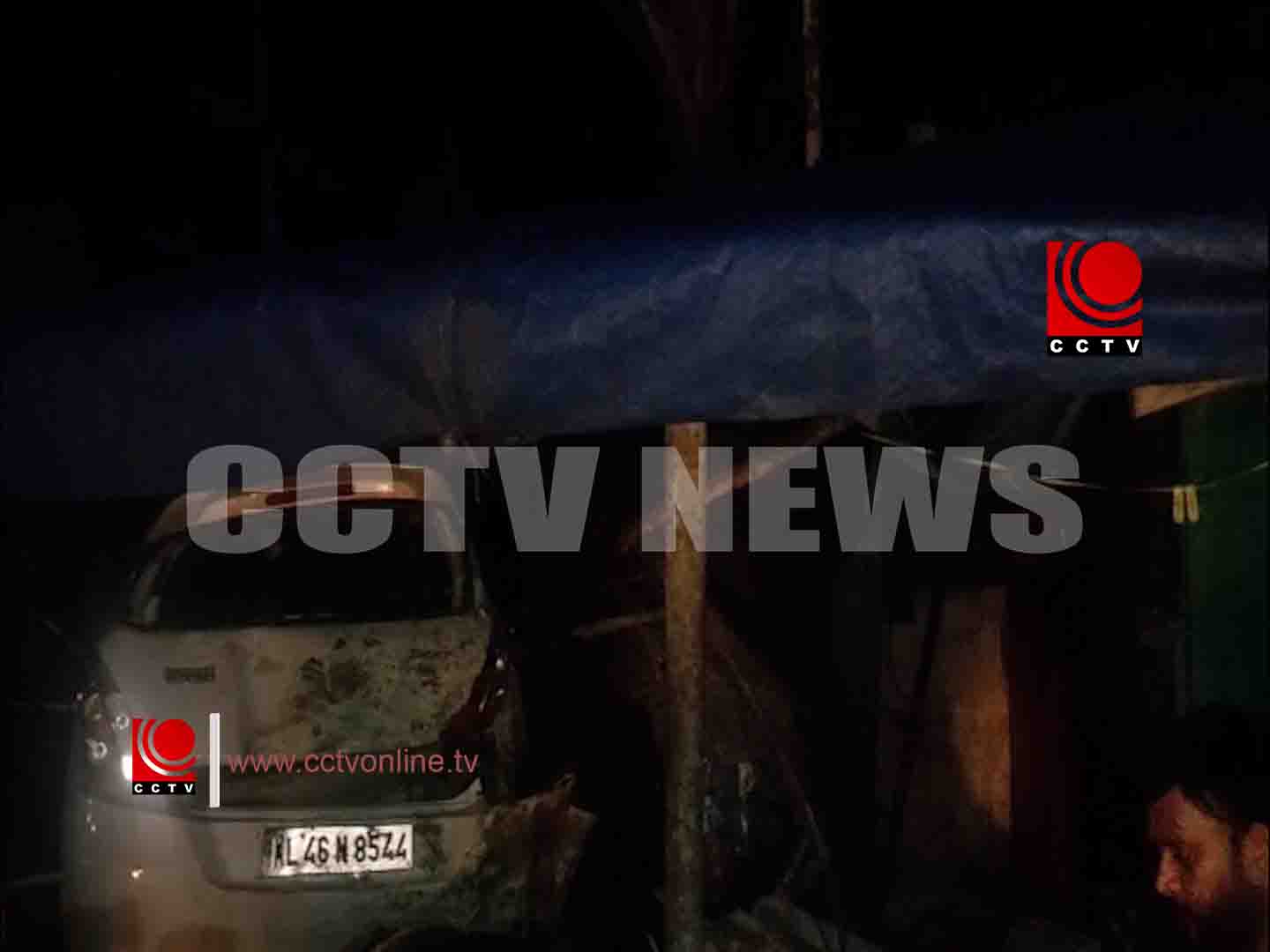 പുത്തന്കുളത്ത് കാര് നിയന്ത്രണം വിട്ട് അപകടം