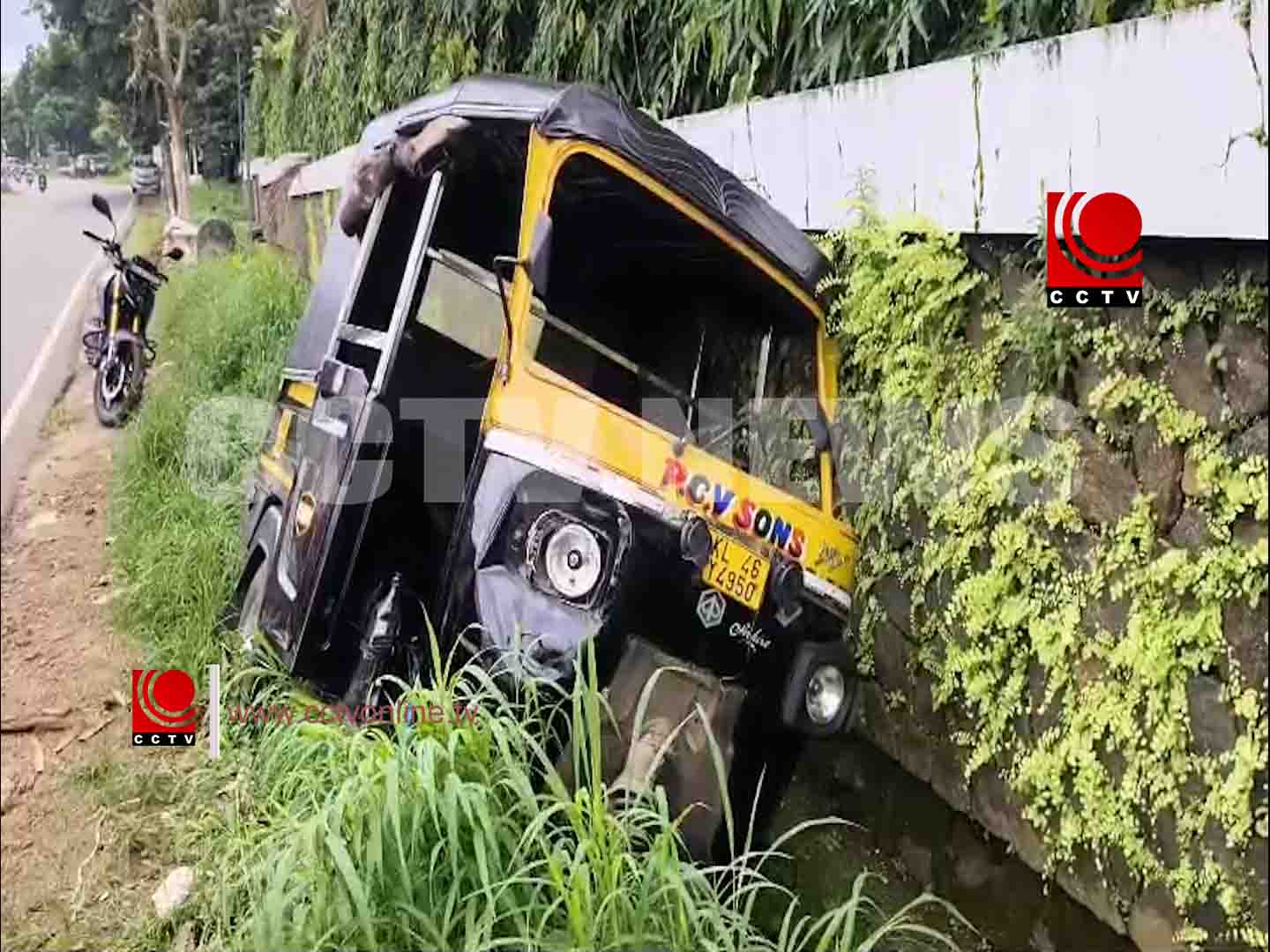 ചൊവ്വന്നൂരില് കാറും ഓട്ടോറിക്ഷയും കൂട്ടിയിടിച്ച് അപകടം