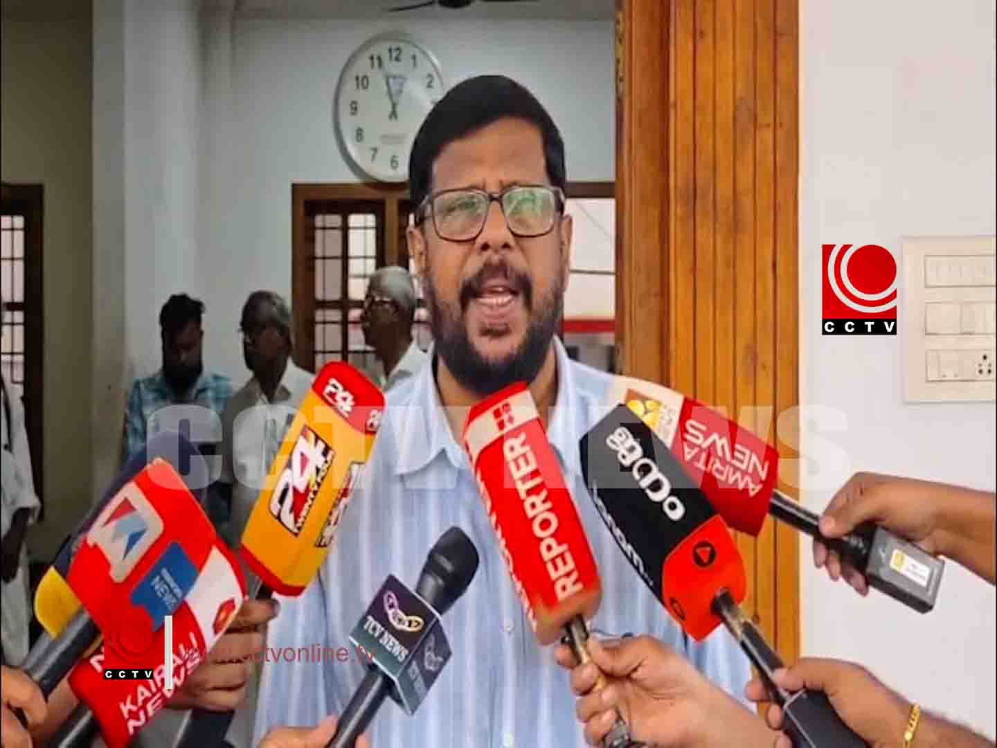 കരുവന്നൂര് കേസ് ; അന്വേഷണ ഏജന്സികളുടെ നടപടികളെ രൂക്ഷമായി വിമര്ശിച്ച് കെ.വി.അബ്ദുള് ഖാദര്
