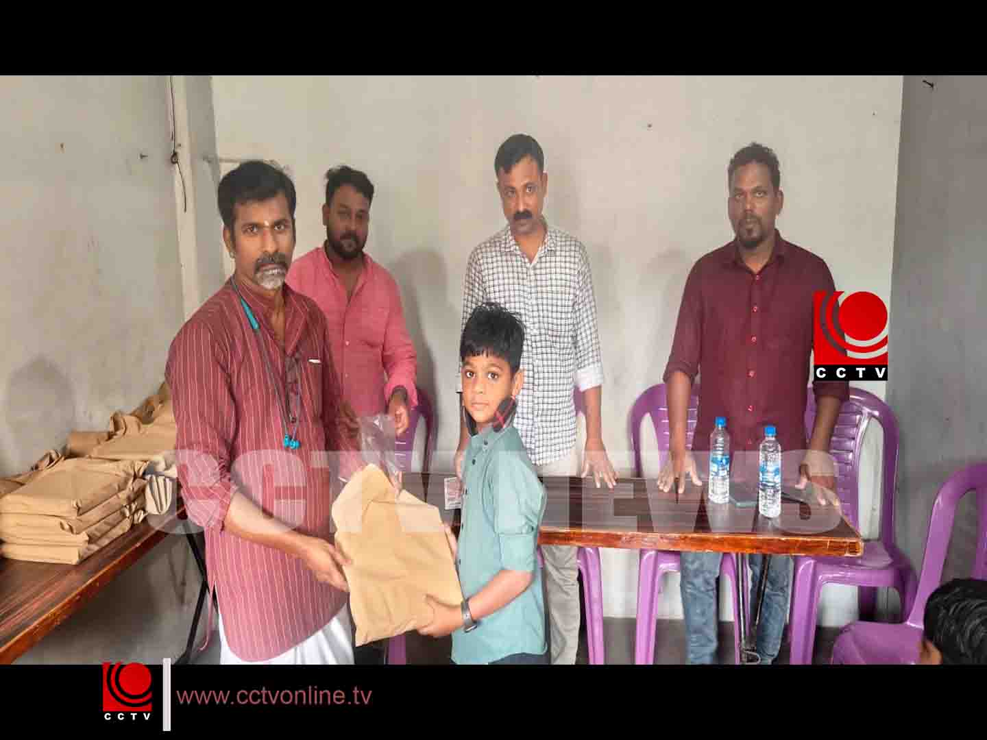 കേബിള് ടിവി വര്ക്കേഴ്സ് അസോസിയേഷന് പഠനോപകരണ വിതരണം നടത്തി