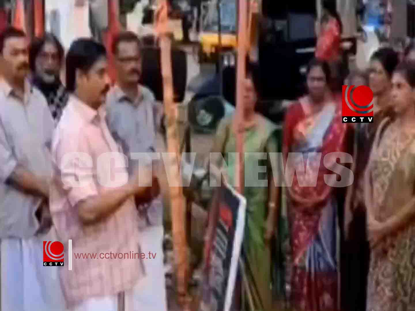 പെട്രോള്, ഡീസല്, പാചക വാതക വില കയറ്റത്തിനെതിരെ അടുപ്പുകൂട്ടി സമരം