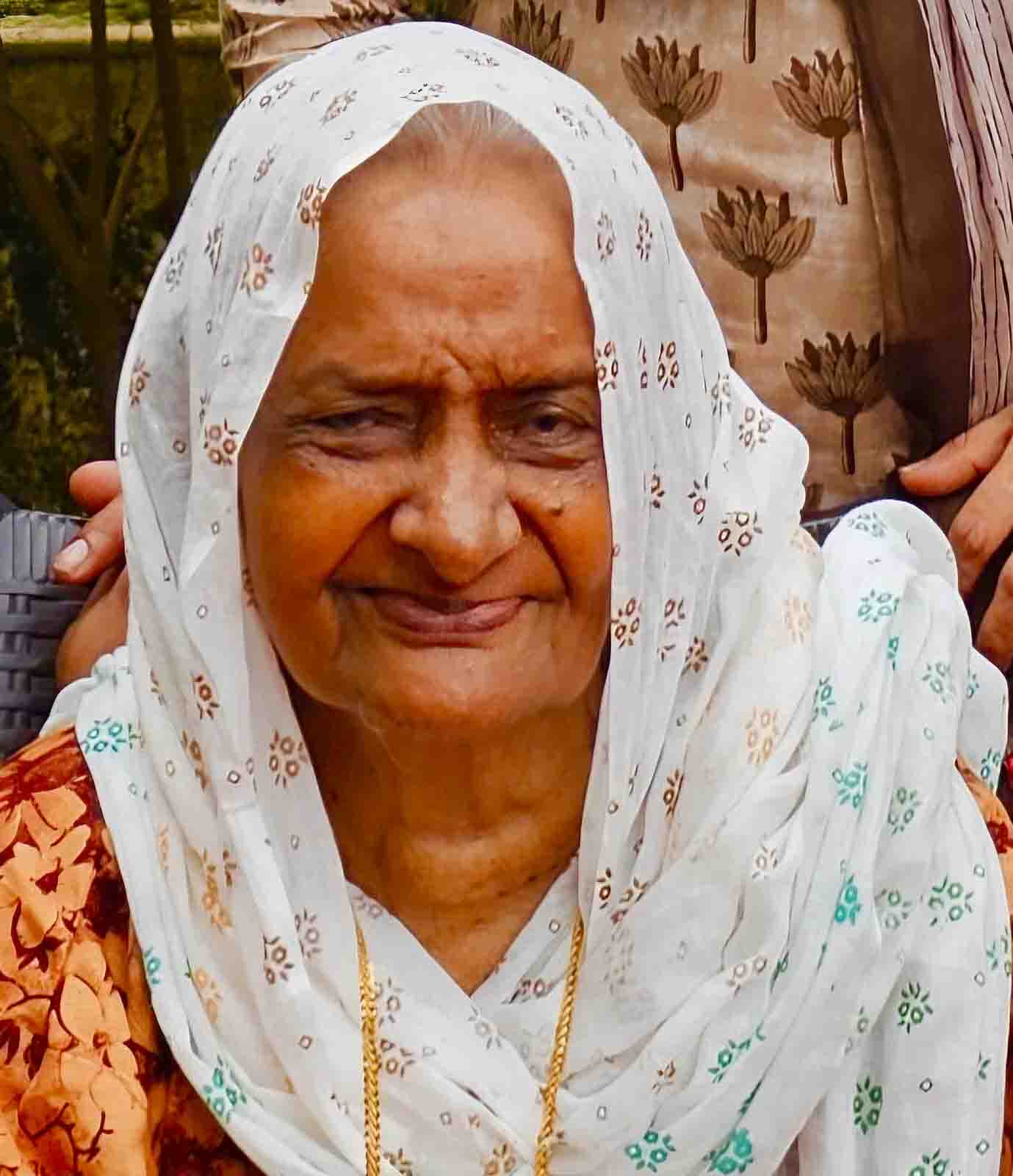 അക്കിക്കാവ് വലിയ വളപ്പില് പരേതനായ അലിയുടെ ഭാര്യ തിത്തായി (85) നിര്യാതയായി