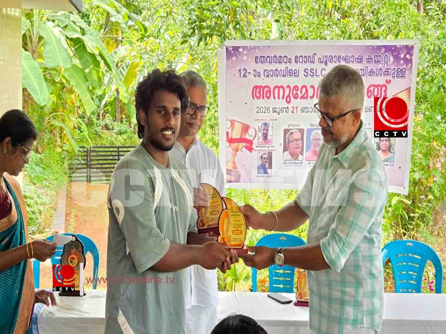 തേവര്മഠം പൂരാഘോഷ കമ്മിറ്റി വിദ്യാര്ത്ഥികളെ അനുമോദിച്ചു