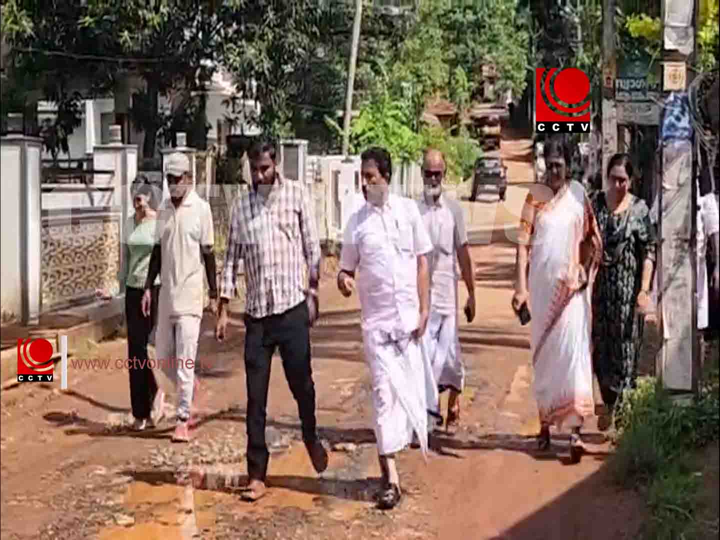 റോഡിന്റെ ശോചനീയാവസ്ഥ ; അടിയന്തിര നടപടി സ്വീകരിക്കണമെന്നാവശ്യപ്പെട്ട് നിവേദനം നല്കി