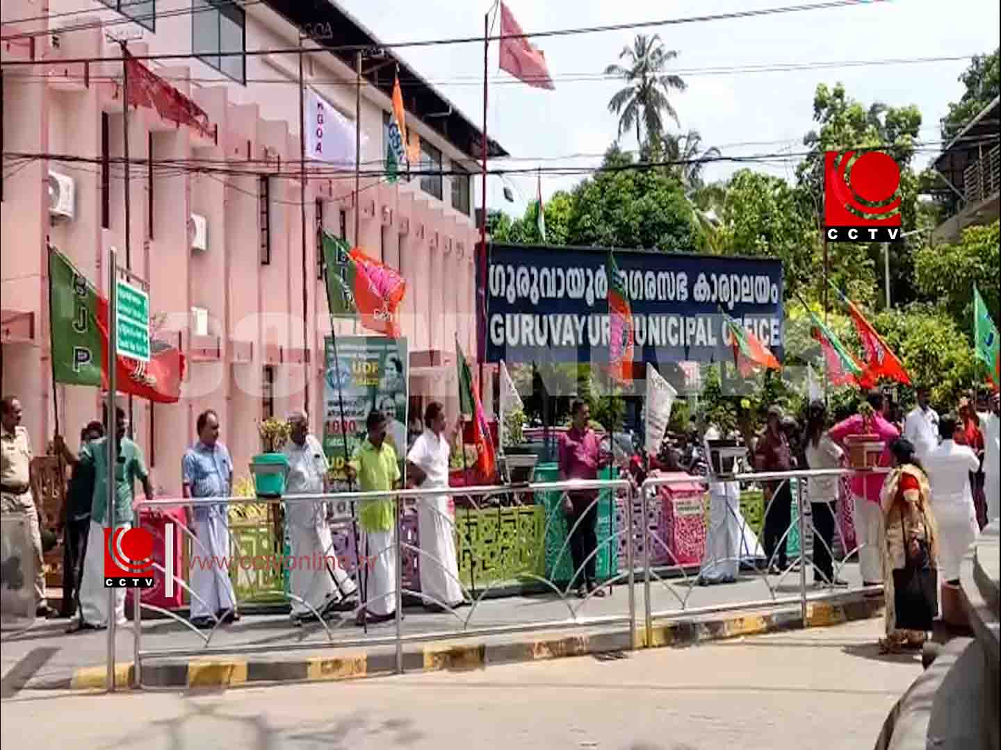 ഗുരുവായൂര് ബസ്റ്റാന്ഡ് നിര്മ്മാണം നിലച്ചതില് പ്രതിഷേധം