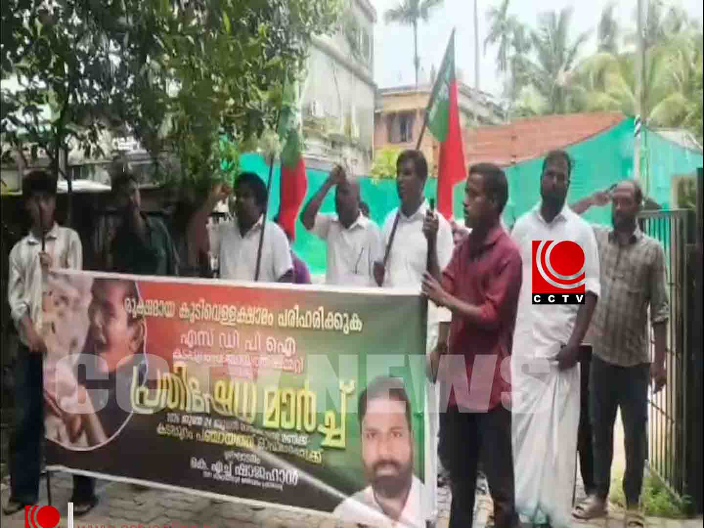 കുടിവെള്ളക്ഷാമം: കടപ്പുറം ഗ്രാമ പഞ്ചായത്ത് ഓഫിസിലേക്ക് എസ്ഡിപിഐ മാര്ച്ച് നടത്തി