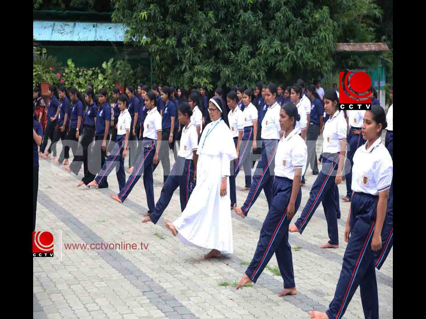 ഗുരുവായൂര് ലിറ്റില് ഫ്ളവര് കോളേജില് യോഗ ദിനാചരണം