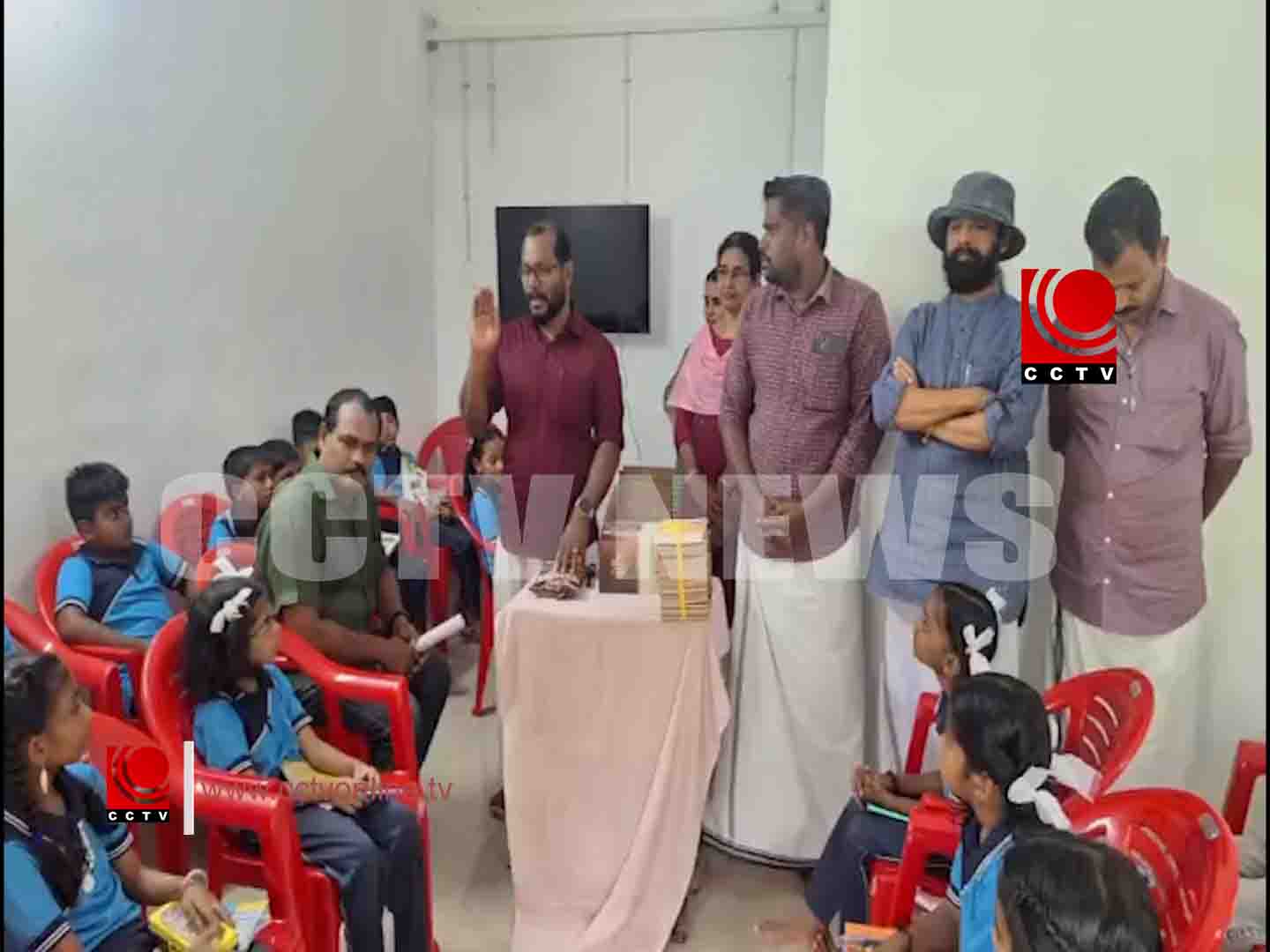 കൈരളി ഗ്രാമീണവായനശാല സന്ദര്ശിച്ച് കൗക്കാനപ്പെട്ടി എ എല് പി സ്കൂള് വിദ്യാര്ത്ഥികള്