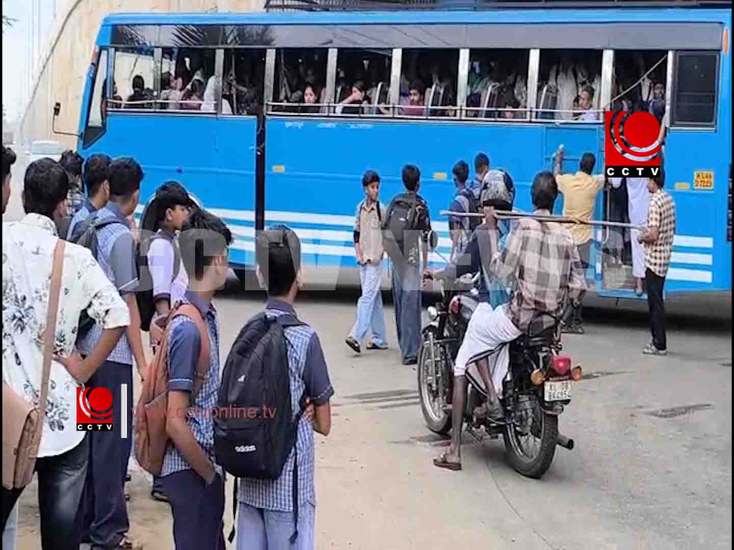 യാത്ര ദുരിതത്തിലായി വിദ്യാര്ത്ഥികള്