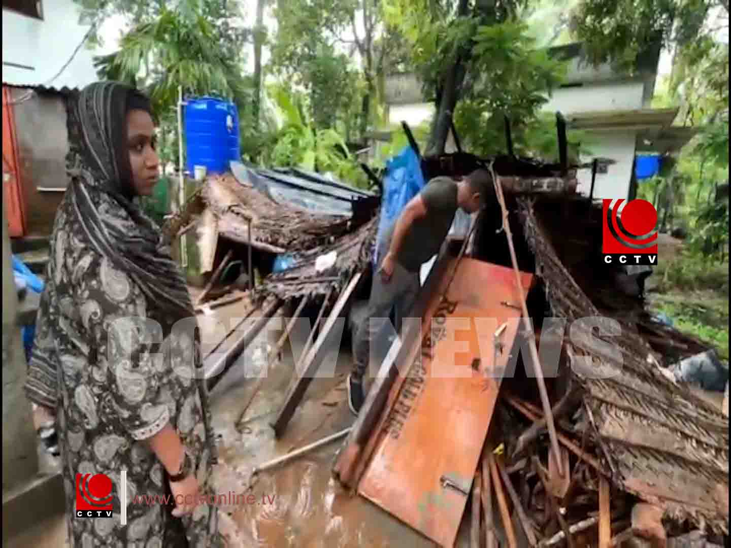 പുന്നയൂരില് ശക്തമായ കാറ്റില് വീട് തകര്ന്നു
