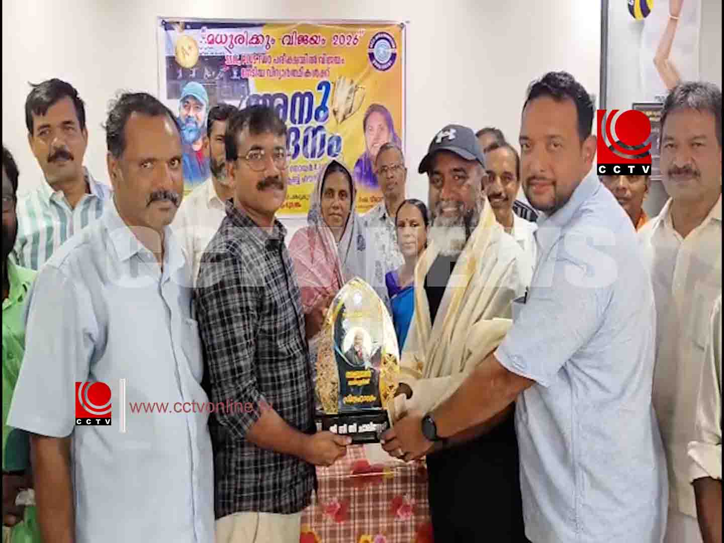 അജയന് ചാലിശ്ശേരിയെയും ലബീബിനെയും ജി.സി.സി ആര്ട്സ് ആന്ഡ് സ്പോര്ട്സ് ക്ലബ്ബ് അനുമോദിച്ചു