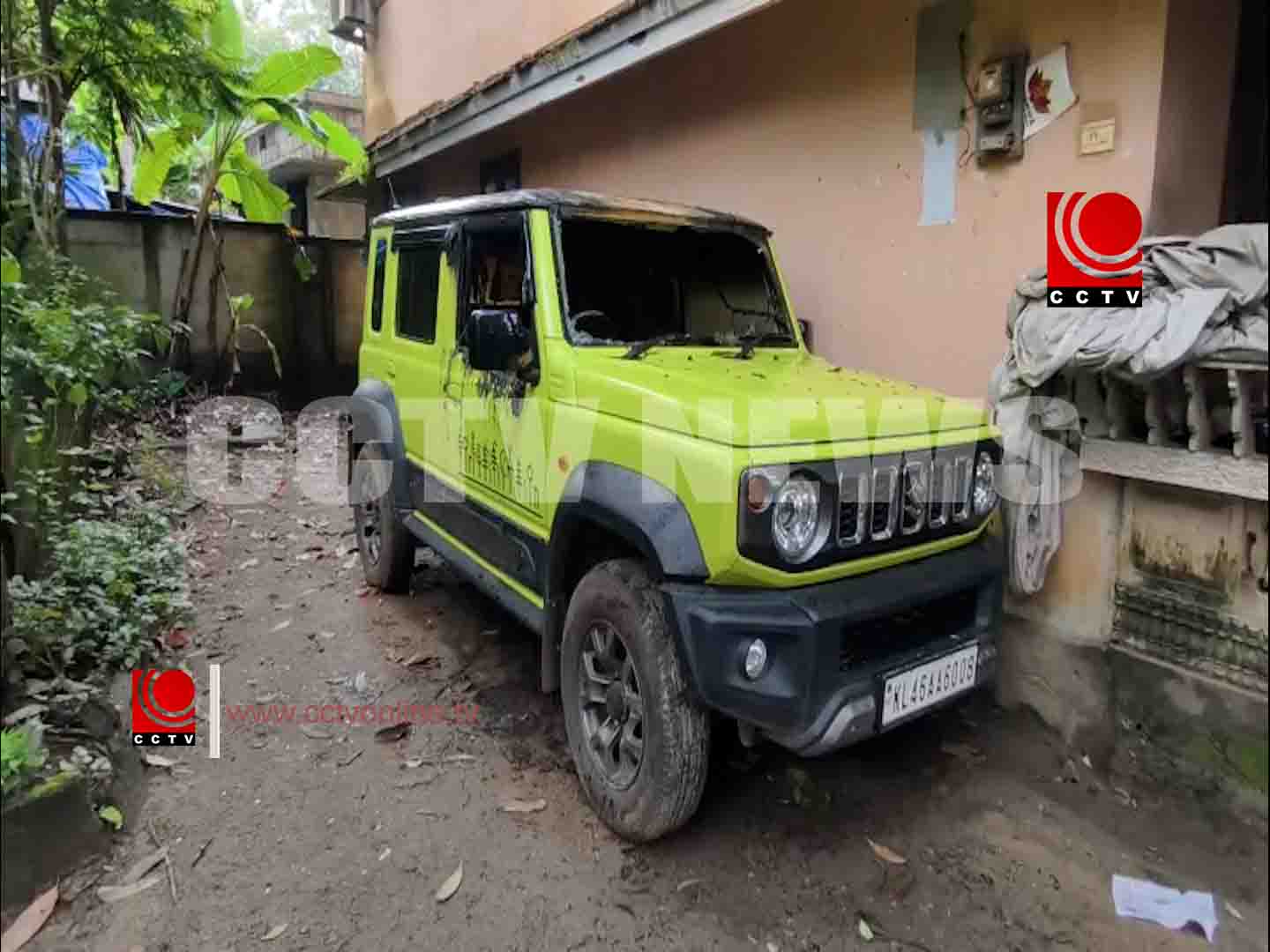 വീട്ടുമുറ്റത്ത് പാര്ക്ക് ചെയ്തിരുന്ന കാര് സാമൂഹികവിരുദ്ധര് തീവെച്ച് നശിപ്പിച്ചു