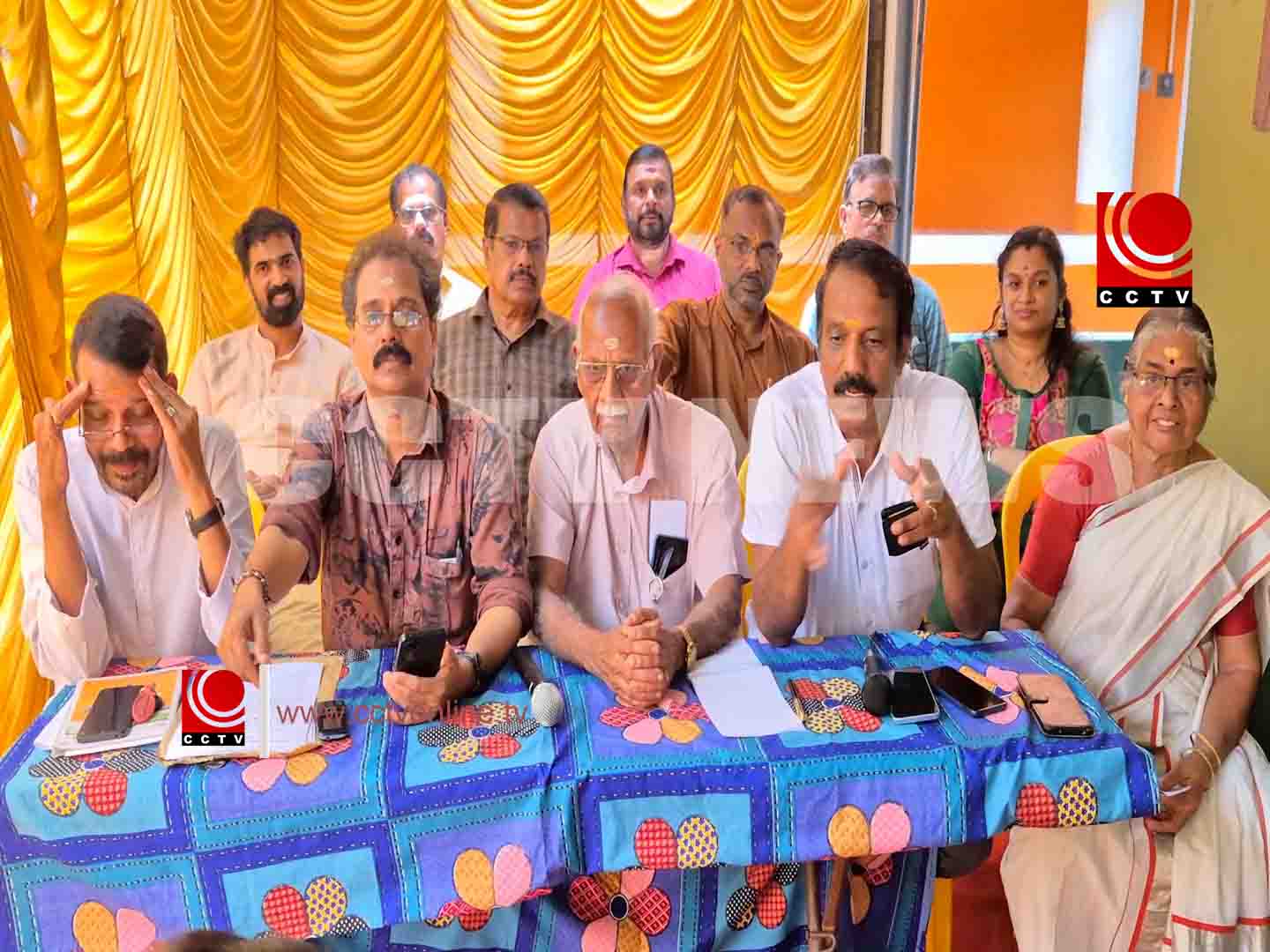 പിതൃസ്മൃതി പുരസ്കാരം ഡോ. കലാമണ്ഡലം ഗോപിക്ക്; മാതൃസ്മൃതി പുരസ്കാരം കലാമണ്ഡലം സരസ്വതിക്കും