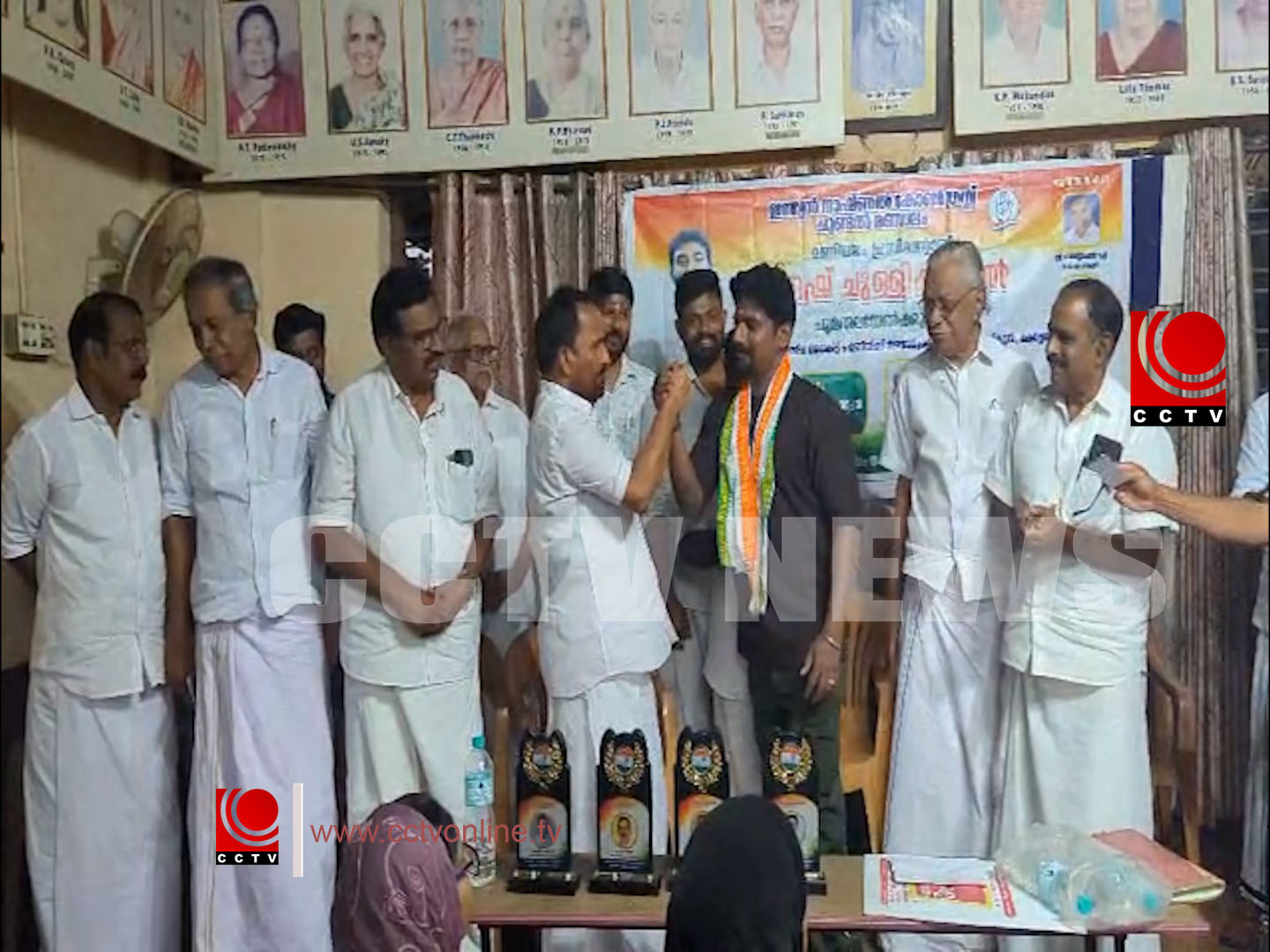 സി.പി.ഐ.എം പ്രവര്ത്തകര് കോണ്ഗ്രസ് അംഗത്വം സ്വീകരിച്ചു