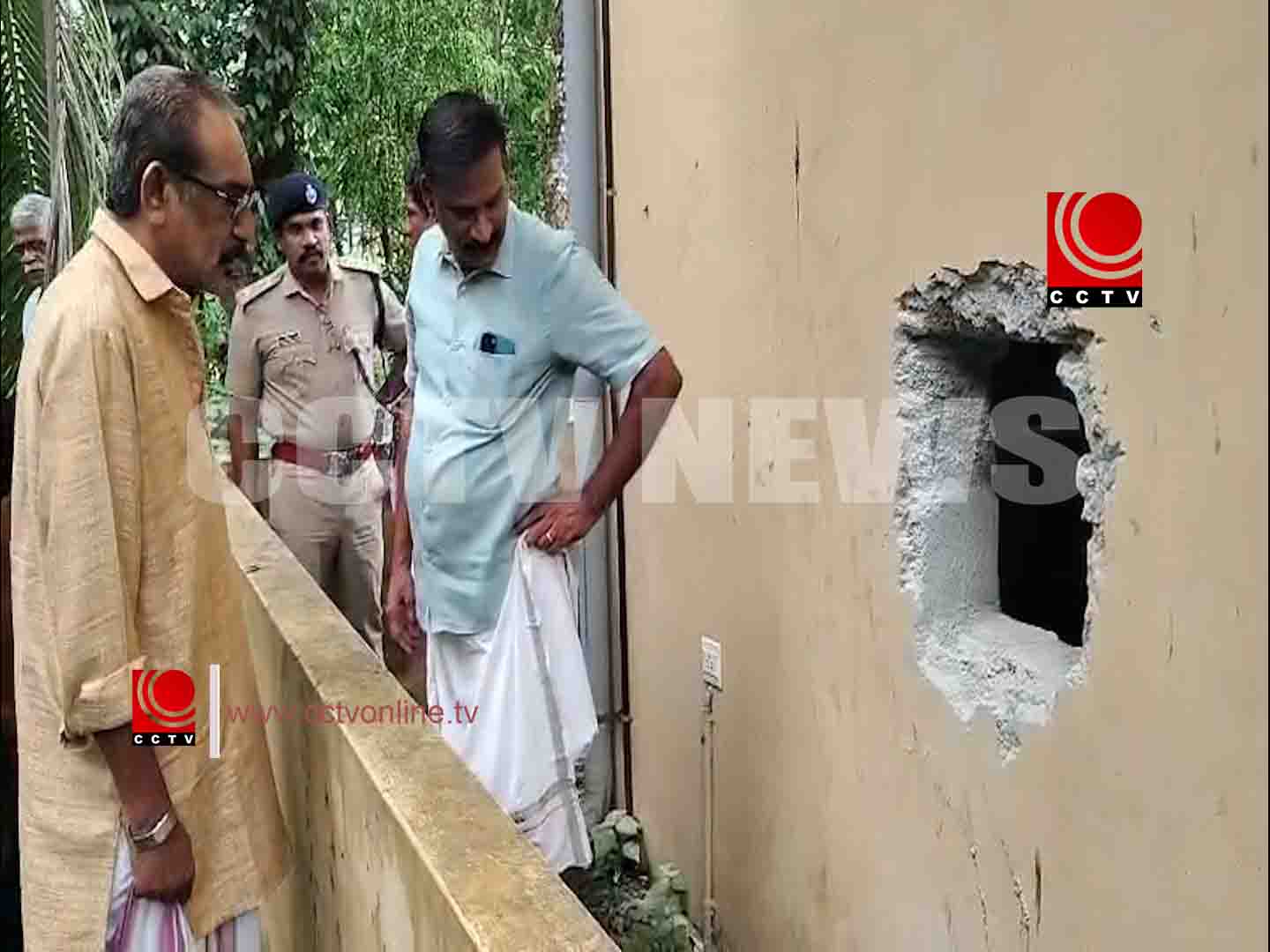 പാലത്തിങ്കല് ജ്വല്ലറിയില് മോഷണശ്രമം ; പോലീസ് അന്വേഷണം ആരംഭിച്ചു