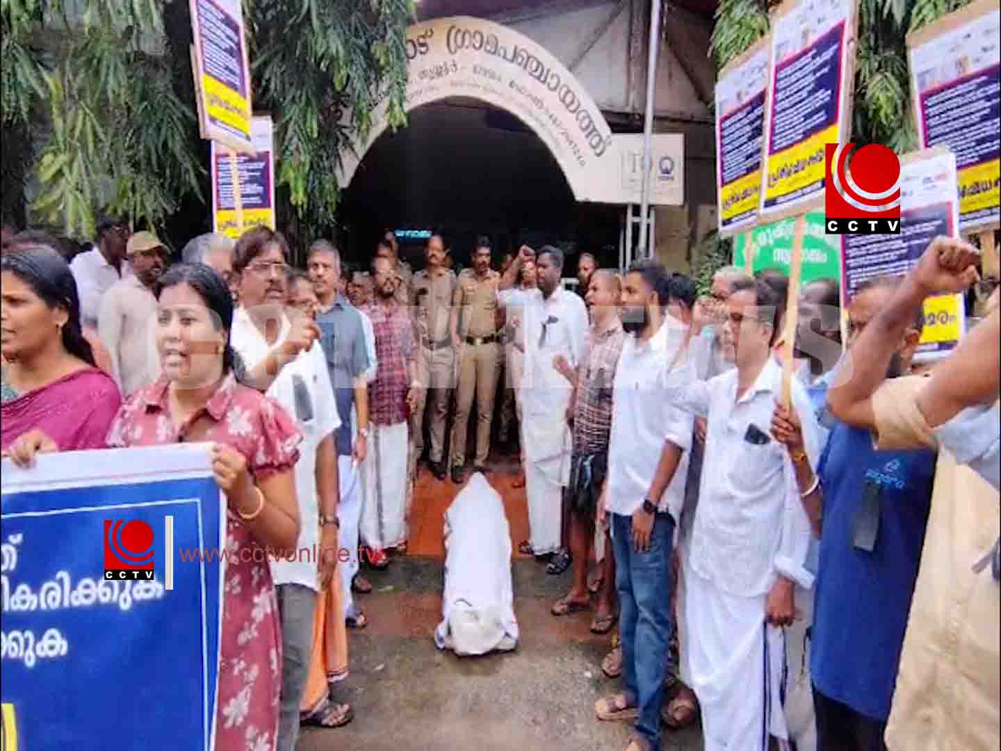 വാതക ശ്മശാനം തുറന്ന് കൊടുക്കാത്തതില് പ്രതിഷേധം