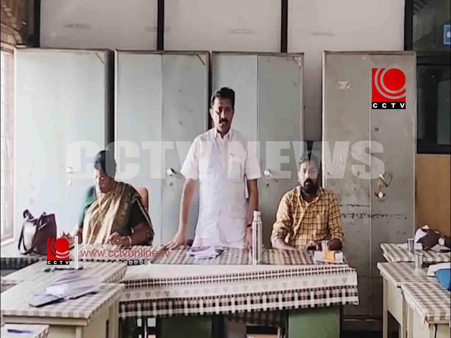 അപകടഭീഷണിയായ മരച്ചില്ലകള് അടിയന്തിരമായി നീക്കണം; കാട്ടകാമ്പാലില് കെഎസ്ഇബി യോഗം തീരുമാനിച്ചു