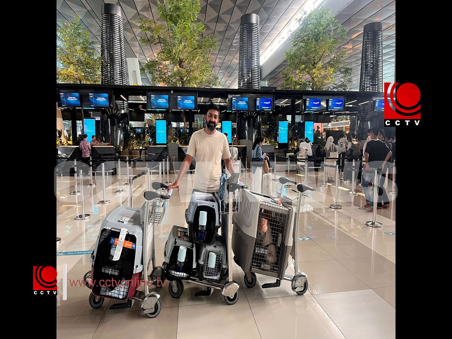 വളര്ത്തുമൃഗങ്ങളോടൊപ്പം ഇന്തോനേഷ്യയില്നിന്ന് കൊച്ചിയിലേക്ക് ; കൗതുകമായി ബിനോജിന്റെ യാത്ര