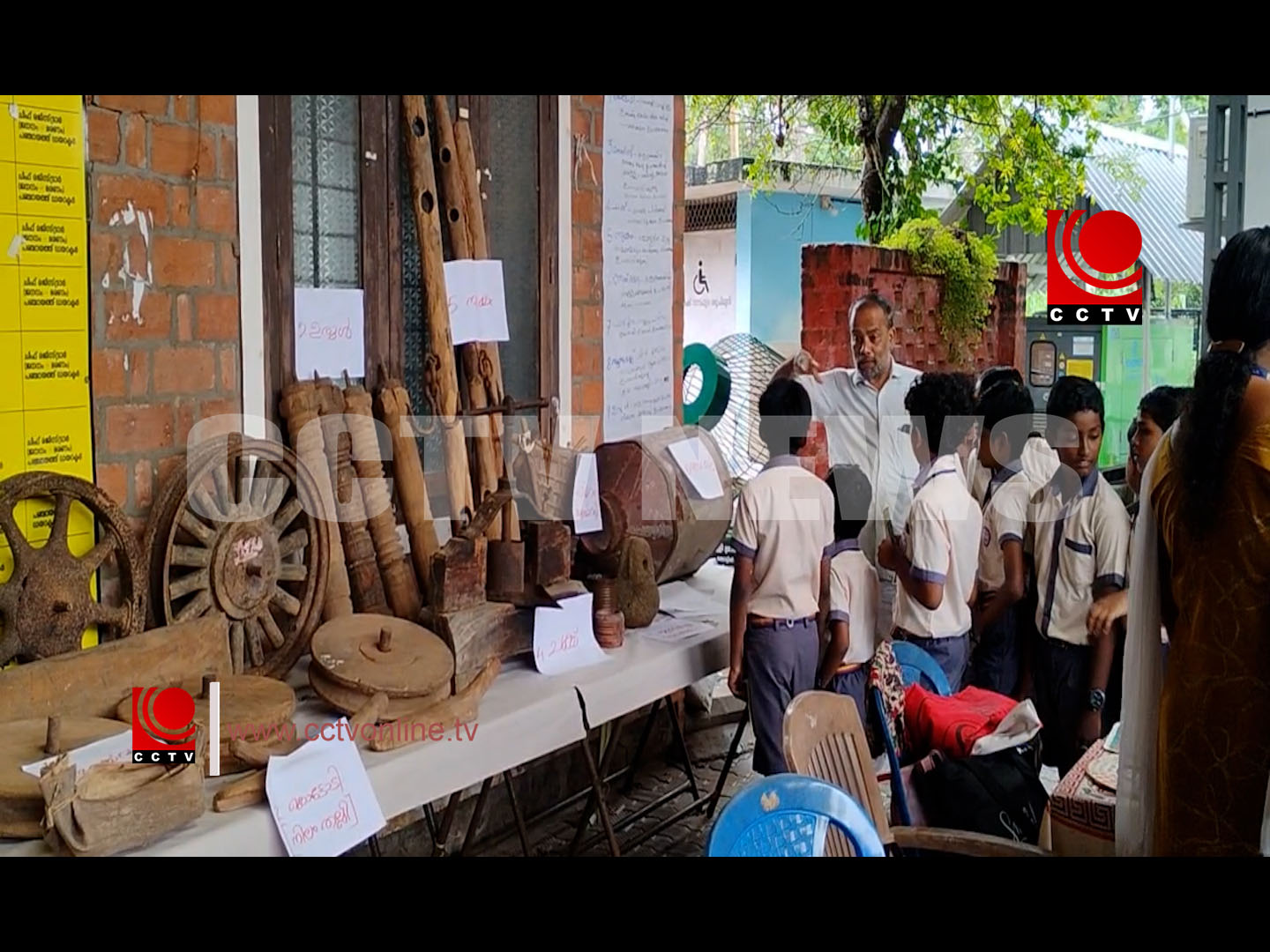 എളവള്ളി ഞാറ്റുവേല ചന്ത സന്ദര്ശിച്ച് വിദ്യാര്ത്ഥികള്