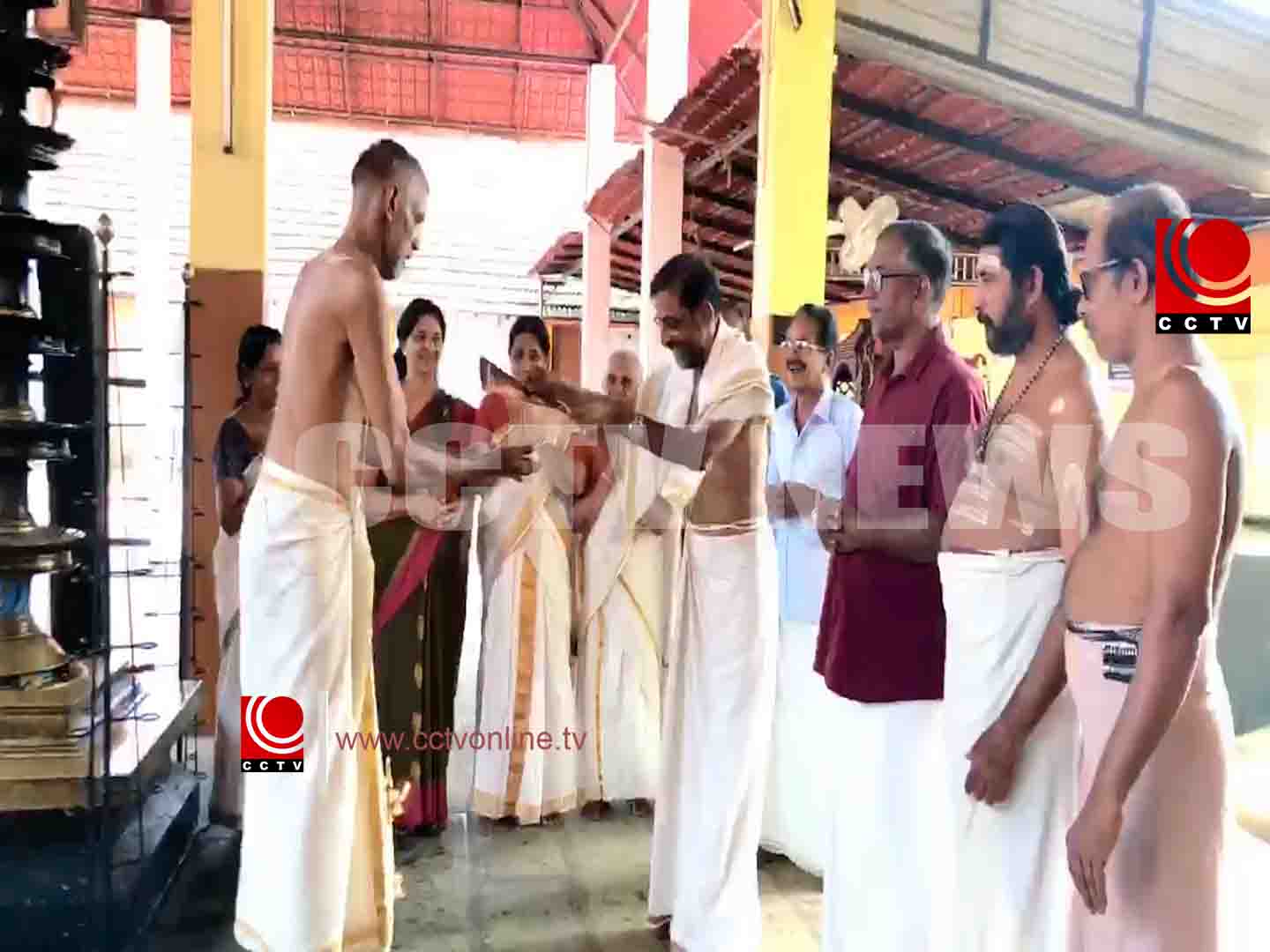 കടങ്ങോട് കൈക്കുളങ്ങര ക്ഷേത്രം നവാഹ യജ്ഞം: ബ്രോഷര് പ്രകാശനം നിര്വഹിച്ചു