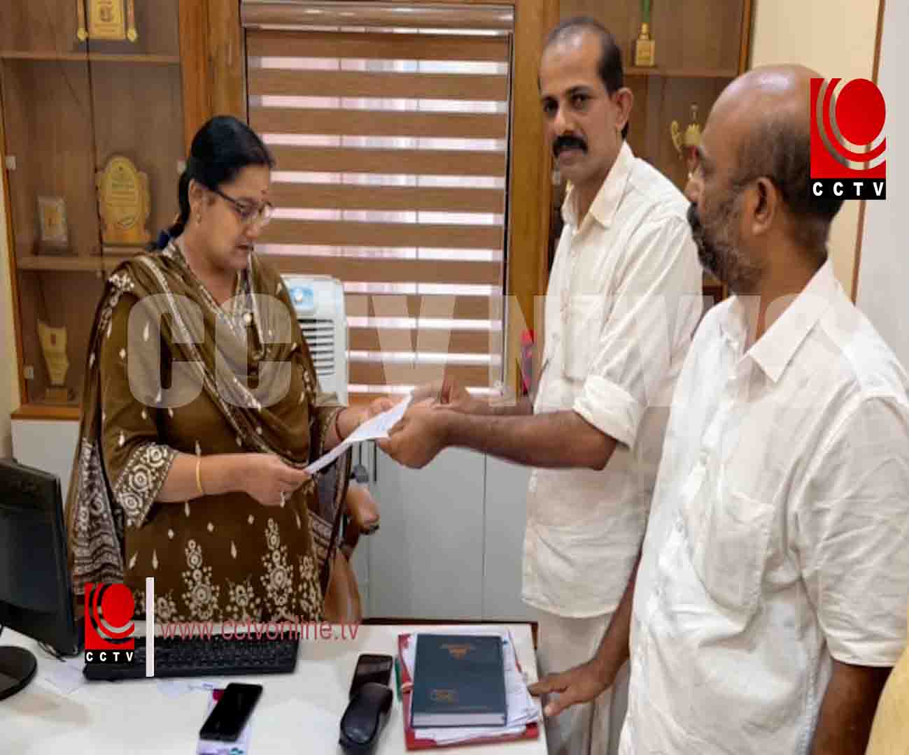വിറകുപുരയായും, മാലിന്യസംഭരണകേന്ദ്രമായും മാറ്റരുത് ; കടവല്ലൂര് പഞ്ചായത്ത് കമ്മ്യൂണിറ്റിഹാള് തുറന്ന് നല്കണമെന്ന് കോണ്ഗ്രസ്സ്