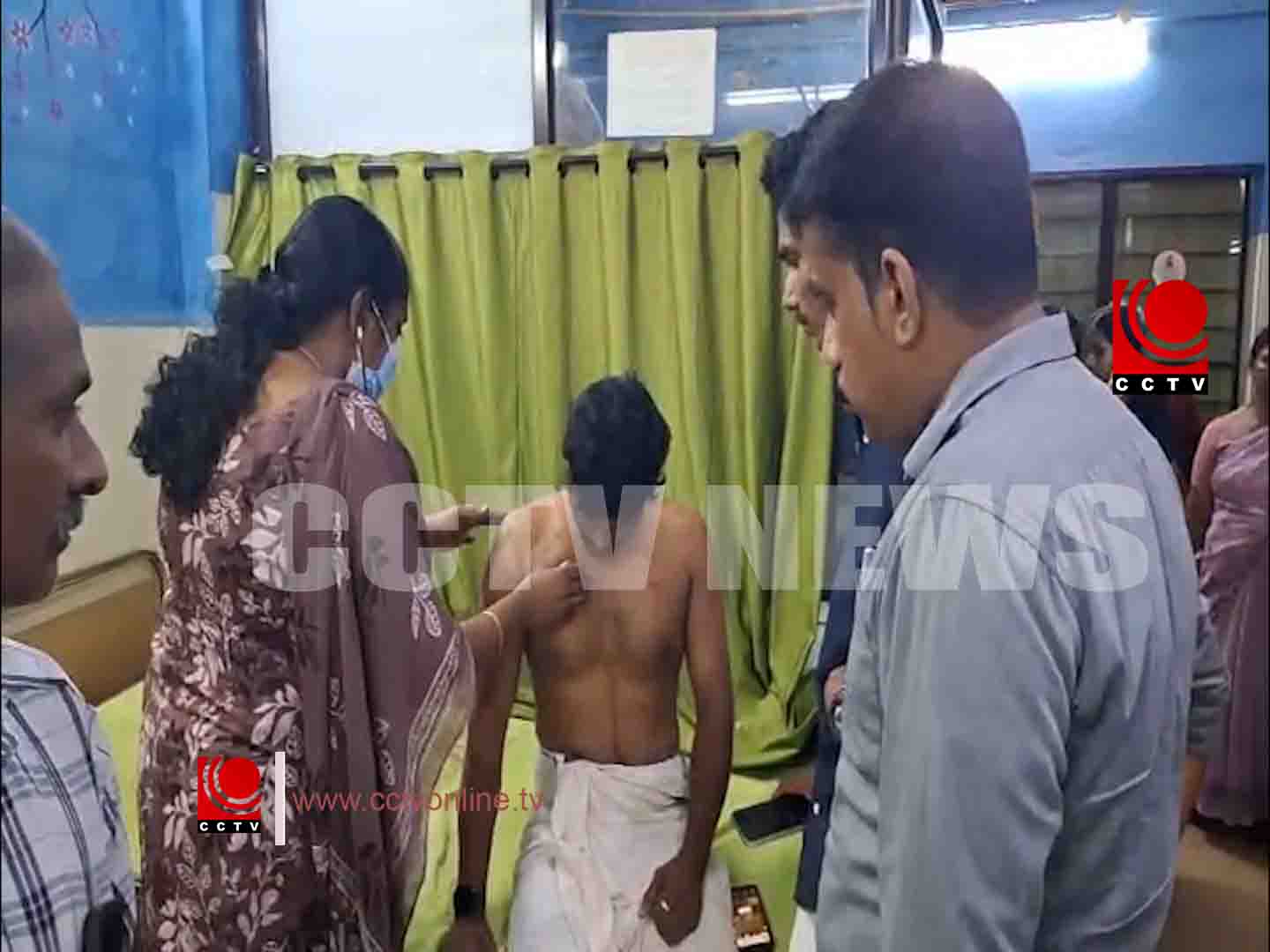 വിവേകാനന്ദ കോളേജില് എസ്.എഫ്.ഐ – എബിവിപി സംഘര്ഷം; വിദ്യാര്ത്ഥി ആശുപത്രിയില്