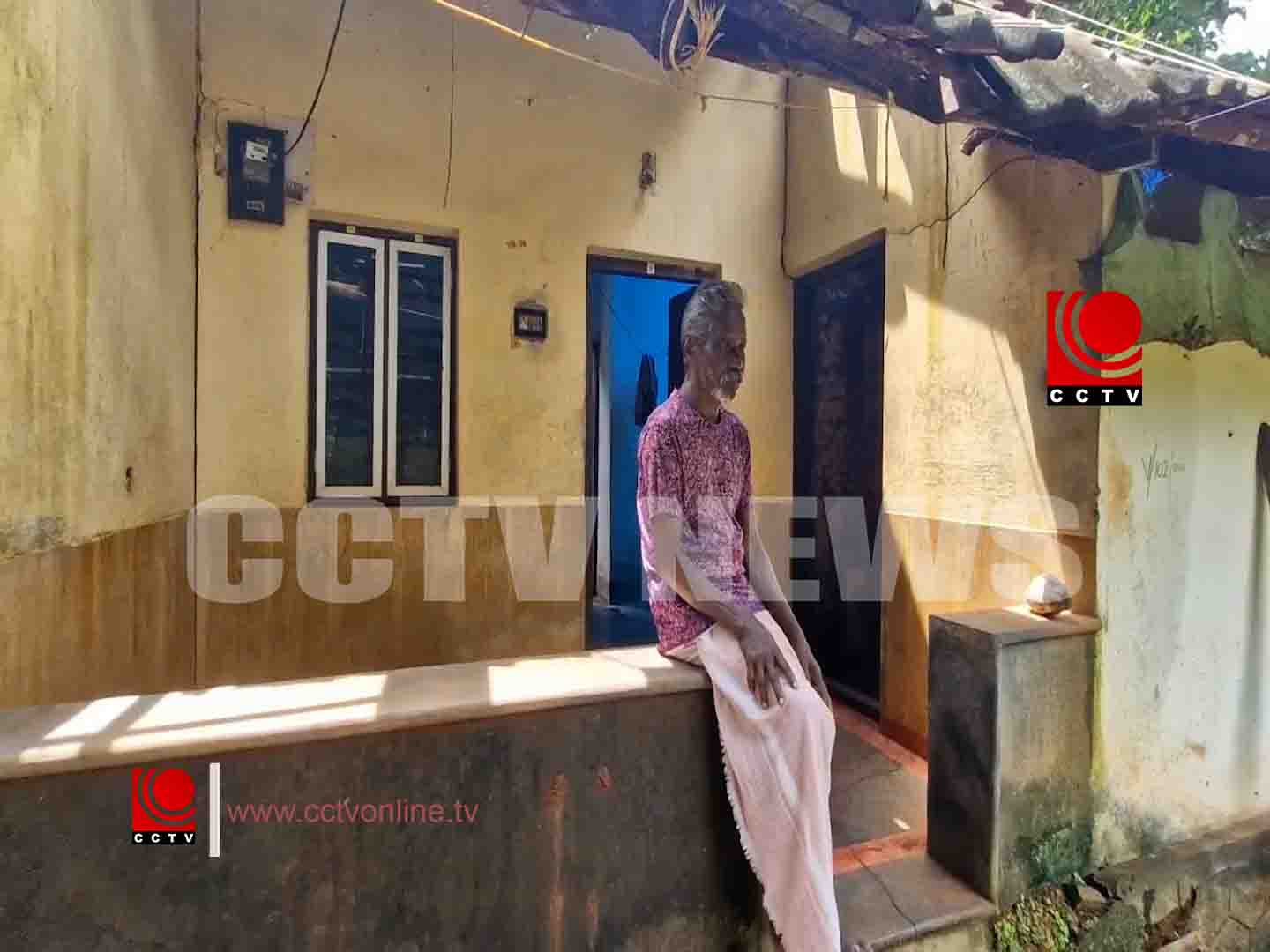 കുരങ്ങ് ശല്യം രൂക്ഷം ; 64 കാരന് ദുരിതത്തില്