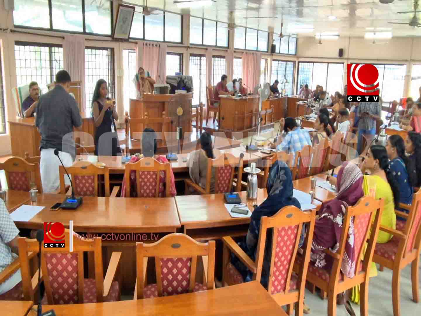 സ്കൂള് ഗ്രൗണ്ട് ഉപയോഗ തര്ക്കം ; കൗണ്സിലില് പ്രതിപക്ഷ പ്രതിഷേധം