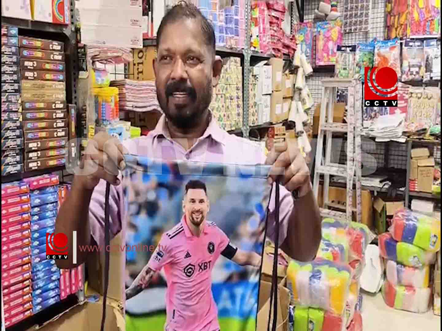 കച്ചവടക്കാർക്ക് കനത്ത തിരിച്ചടി; ടീമുകൾ മടങ്ങിയതോടെ ലോകകപ്പ് വിപണി നിശ്ചലം