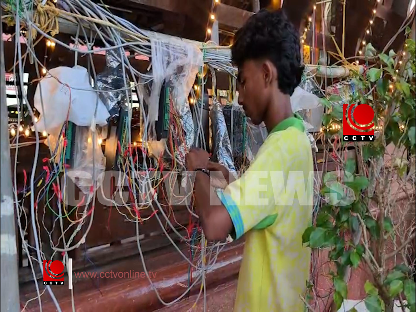 സോഷ്യല് മീഡിയയില് തരംഗമായി 17 കാരന് ബില്ജോയുടെ എല്.ഇ.ഡി. ദൃശ്യവിരുന്ന്