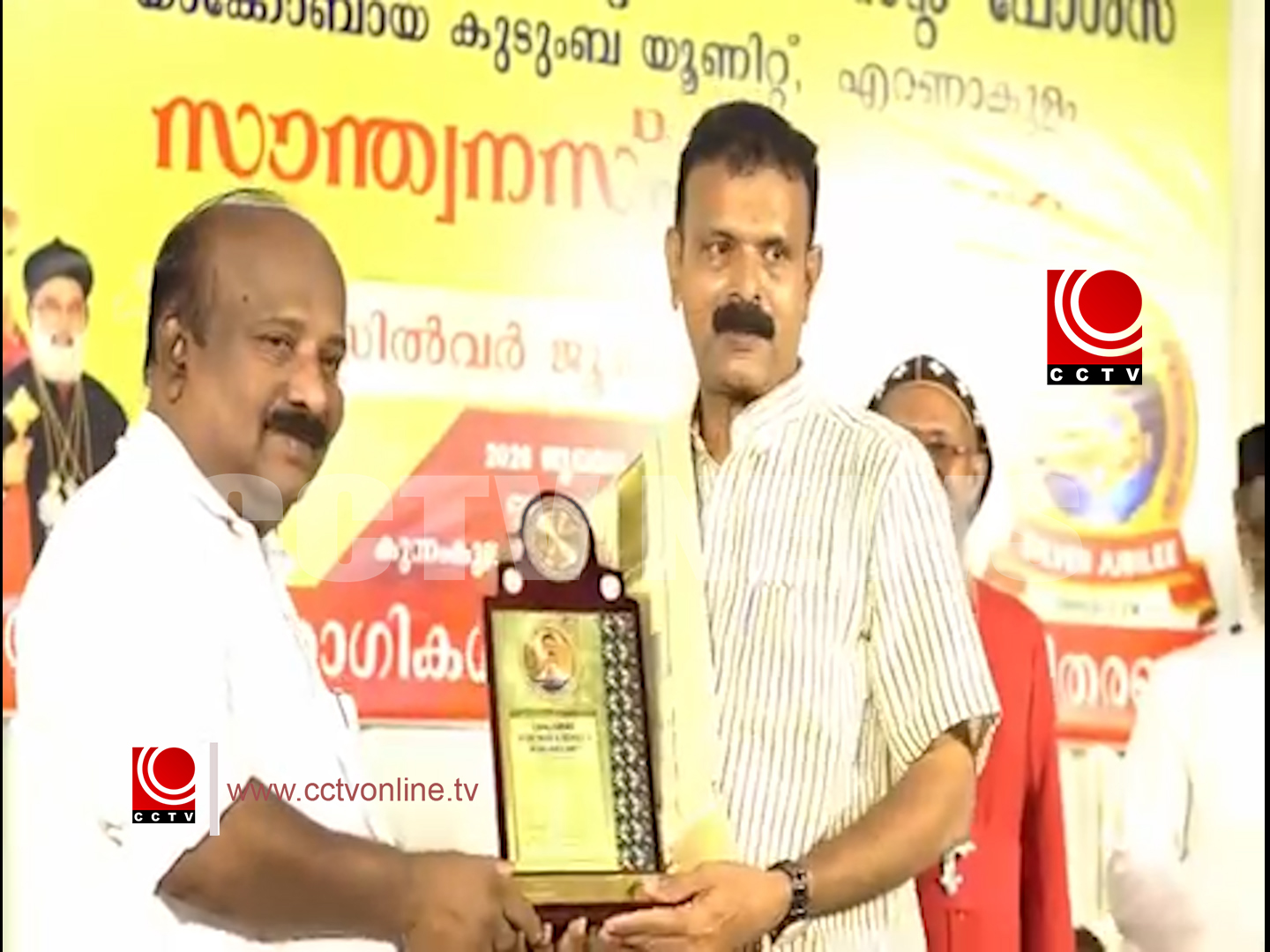 ‘സാന്ത്വനസ്പര്ശം 2026’ സില്വര് ജൂബിലി ആഘോഷ വേദിയില് എ.സി. ഗീവര് ചാലിശ്ശേരിയെ ആദരിച്ചു