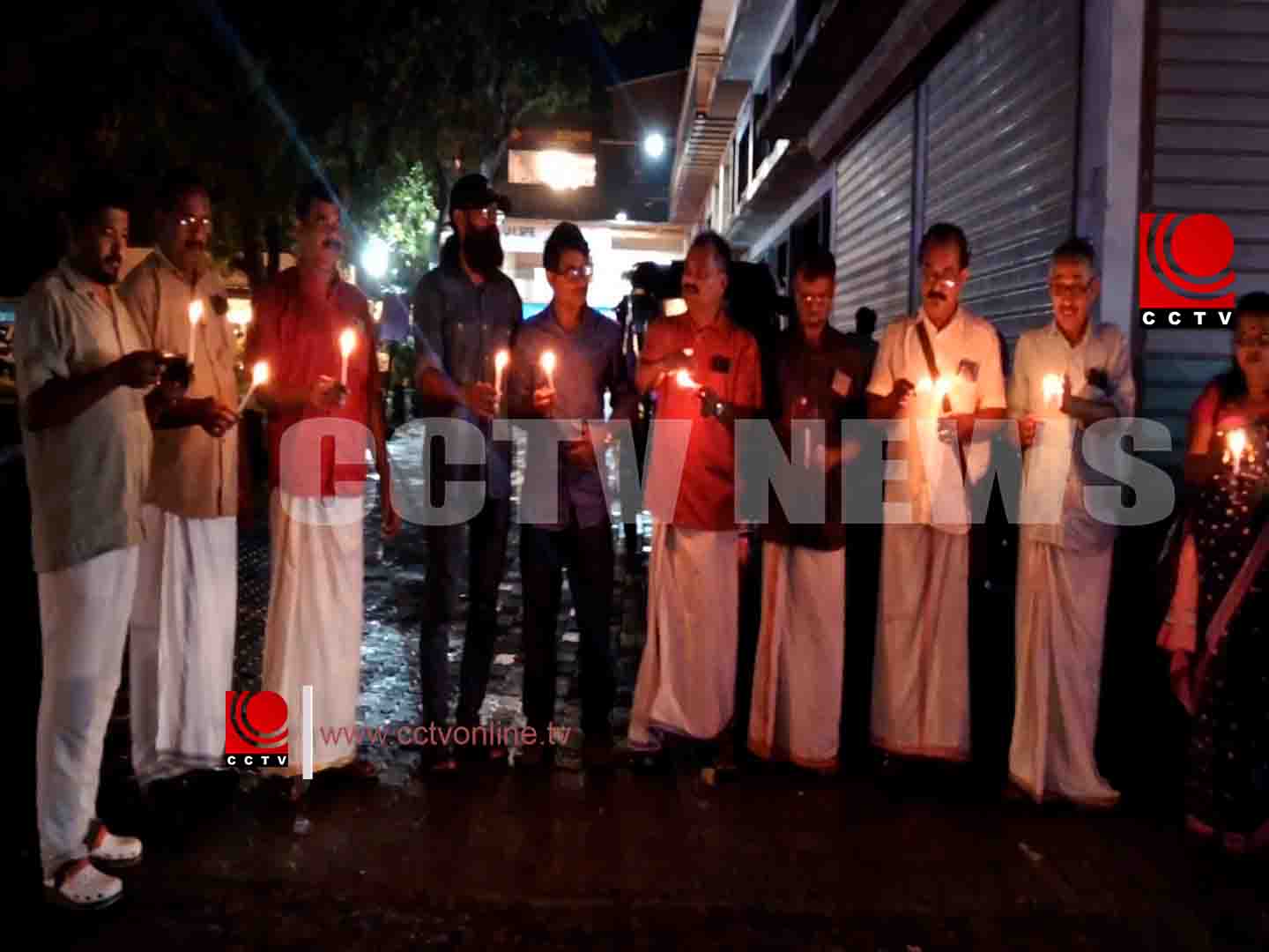 വൈദ്യുതി നിയന്ത്രണത്തിനെതിരെ സിപിഎം മെഴുകുതിരി കത്തിച്ച് പ്രതിഷേധിച്ചു