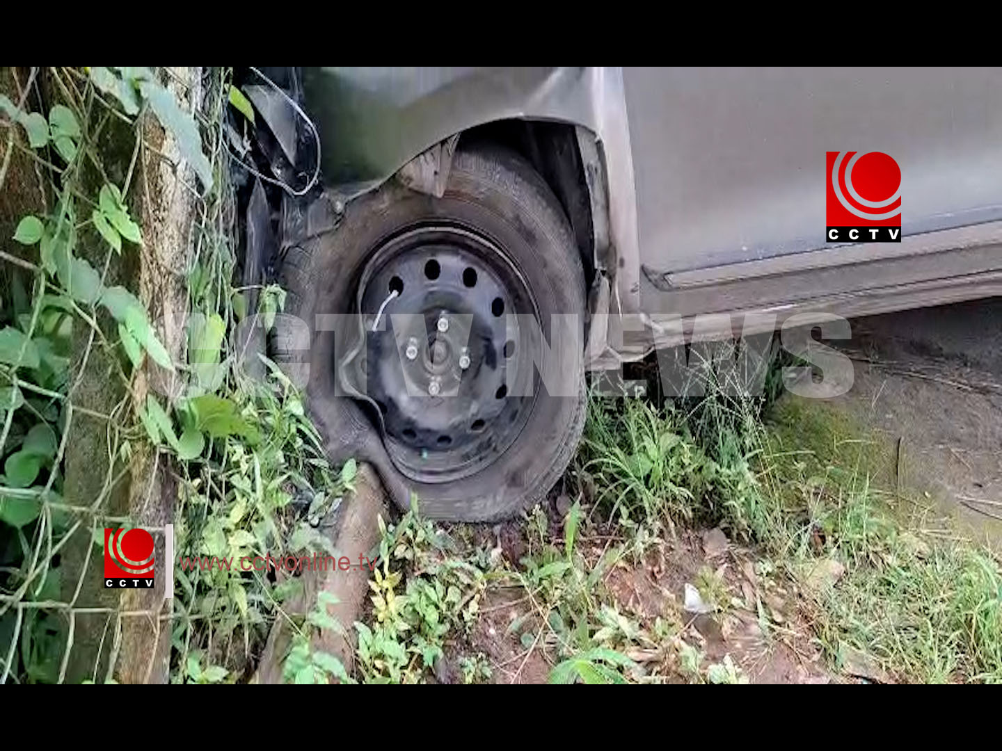 നിയന്ത്രണം വിട്ട കാര് കോണ്ക്രീറ്റ് തൂണില് ഇടിച്ച് അപകടം