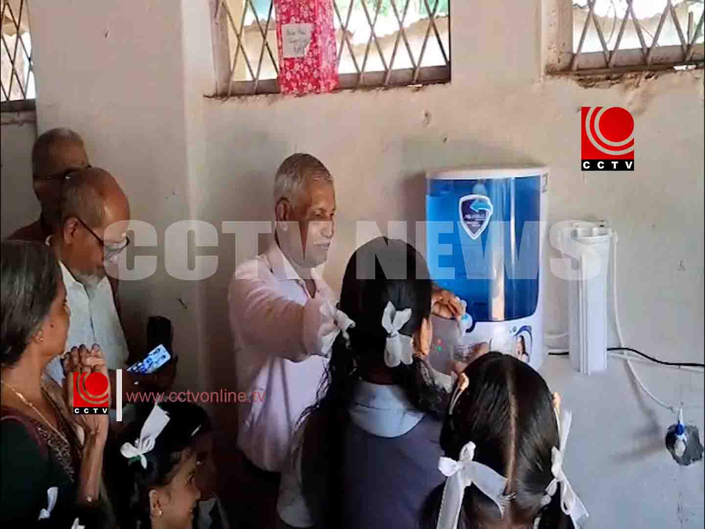 പെൻഷനേഴ്സ് അസോസിയേഷൻ കുന്നംകുളം ബ്രാഞ്ചിന്റെ സ്നേഹസമ്മാനം; ചൂണ്ടൽ സ്കൂളിൽ വാട്ടർ ഫിൽട്ടർ സ്ഥാപിച്ചു
