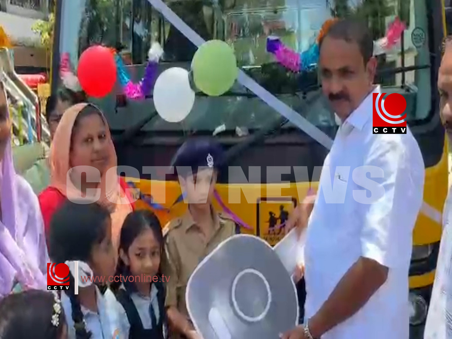 ഭിന്നശേഷി സൗഹൃദ ക്ലാസ്സ് മുറിയും സ്കൂള് ബസ്സും ഉദ്ഘാടനം ചെയ്ത് എംഎല്എ കെ.പി നൗഷാദലി