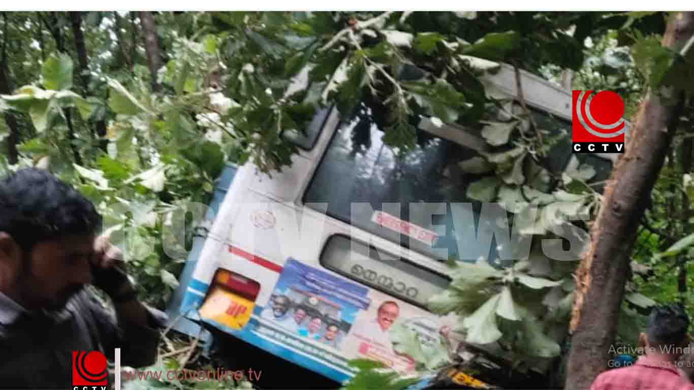 നെന്മാറ പോത്തുണ്ടിയില് കെഎസ്ആര്ടിസി ബസ് താഴ്ച്ചയിലേക്ക് മറിഞ്ഞു; ഒരാള് മരിച്ചു