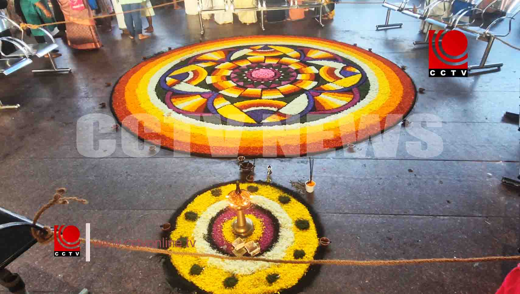 അത്തം പിറന്നു ; ഗുരുവായൂര് ക്ഷേത്രനടയില് പൂക്കളമൊരുങ്ങി