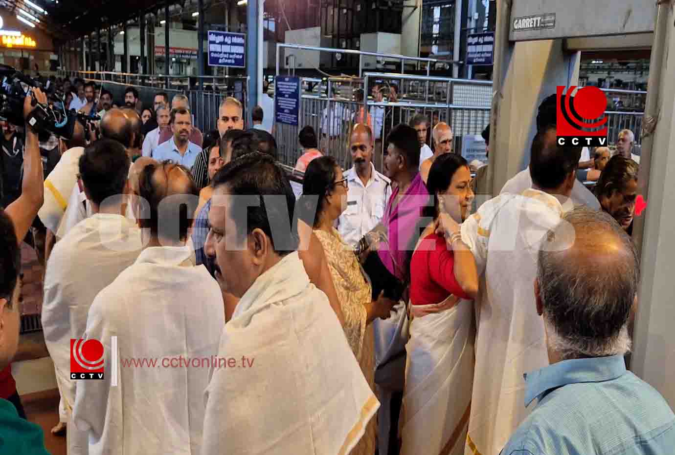 ഗുരുവായൂർ ക്ഷേത്രത്തിൽ വിർച്വൽ ക്യൂ ഇന്ന് മുതൽ ; മണിക്കൂറിൽ 300 പേർക്ക് ദർശനം സാധ്യമാകും