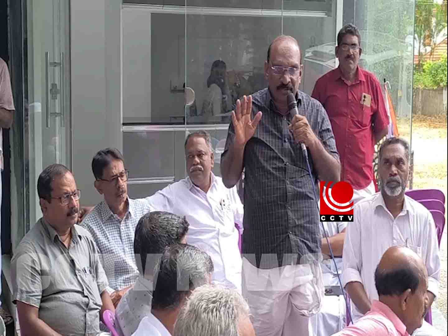 പുന്നയൂര് പഞ്ചായത്ത് ഓഫീസിലേക്ക് എല്ഡിഎഫ് മാര്ച്ചും ധര്ണ്ണയും