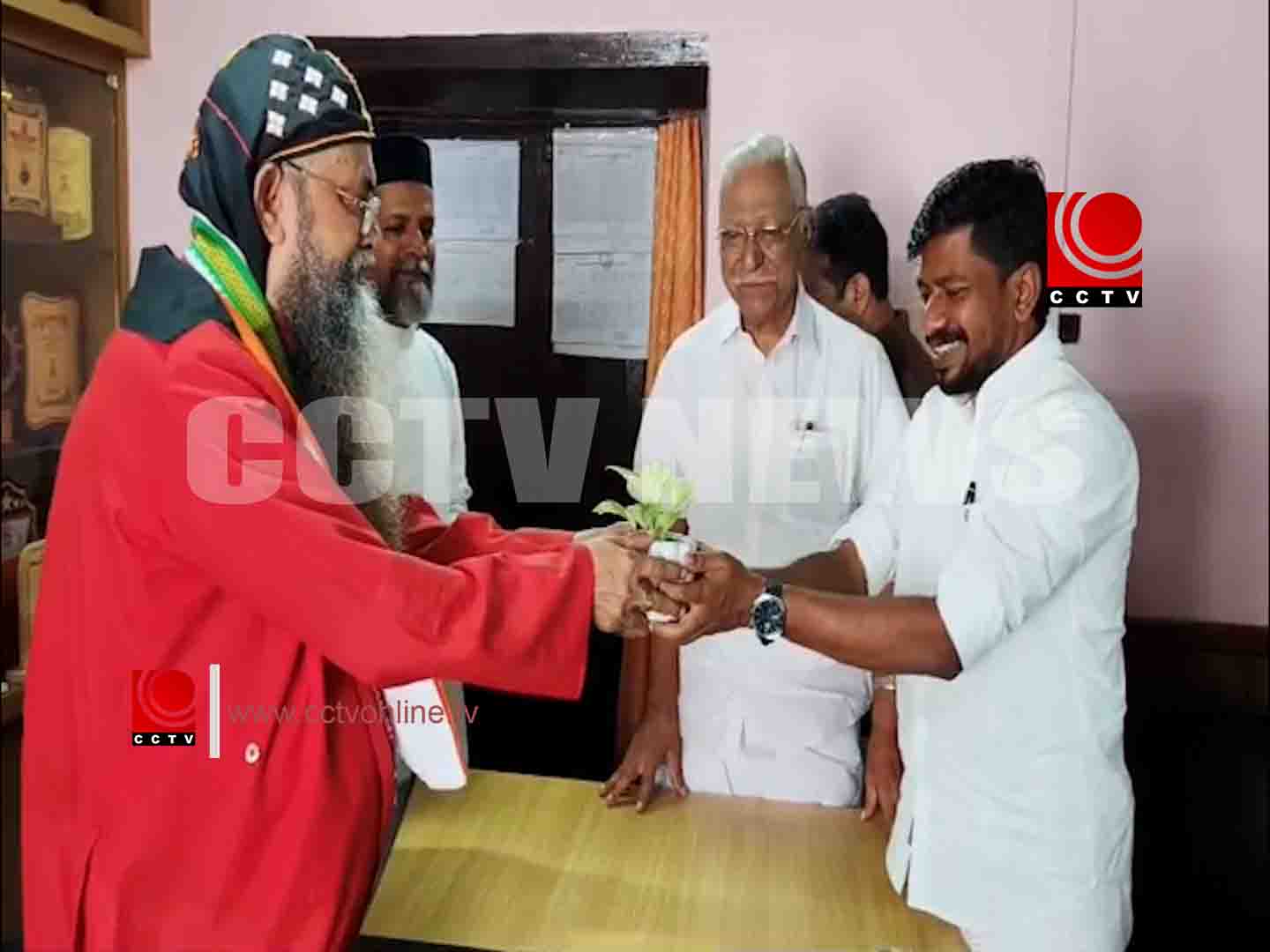 സിറില് മാര് ബസേലിയോസ് മെത്രാപ്പോലീത്തയ്ക്ക് ആശംസകളുമായി ഒ.ജെ ജെനിഷ്