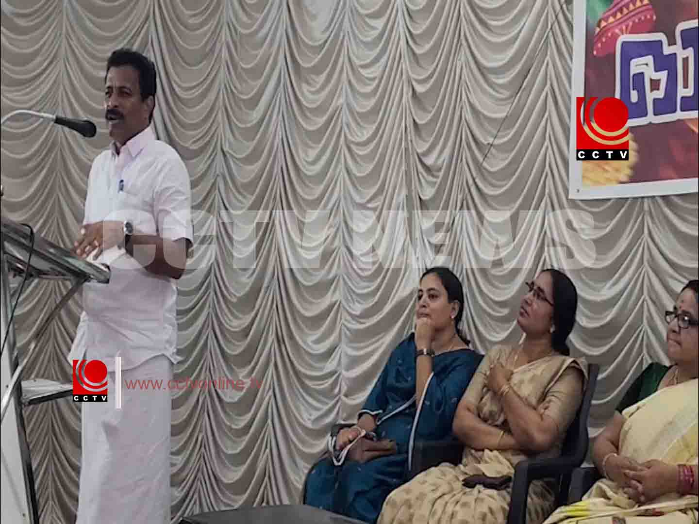 ഓണറേറിയത്തില് നിന്ന് ഓണക്കോടി നല്കി ജനപ്രതിനിധികള്