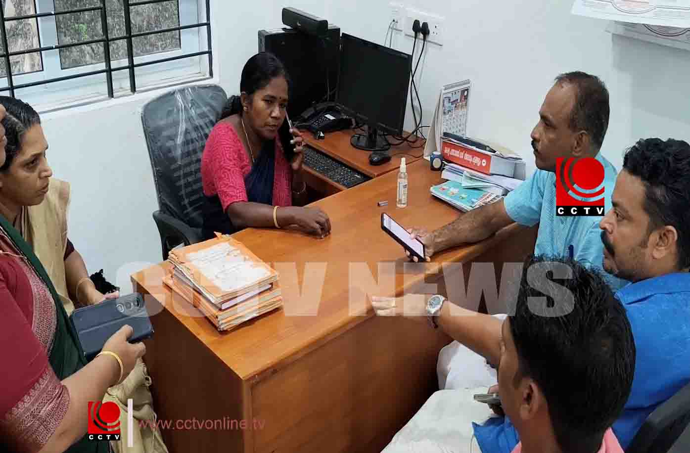 എരുമപ്പെട്ടി പഞ്ചായത്തില് അതിരൂക്ഷമായ കാട്ട് പന്നി ശല്യം ; കോണ്ഗ്രസ് ഉപരോധം