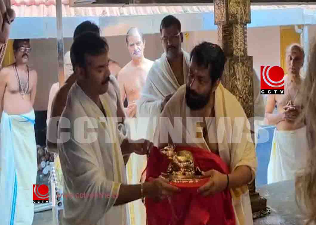 കക്കാട് ശ്രീ മഹാഗണപതി ക്ഷേത്രത്തില് മൂഷിക രൂപം സമര്പ്പിച്ചു