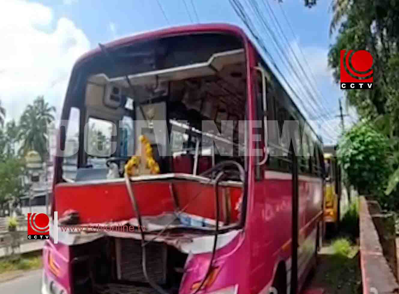 കുന്നംകുളത്ത് സ്വകാര്യബസുകള് കൂട്ടിയിടിച്ച് അപകടം ; ഒരാള്ക്ക് പരിക്ക്