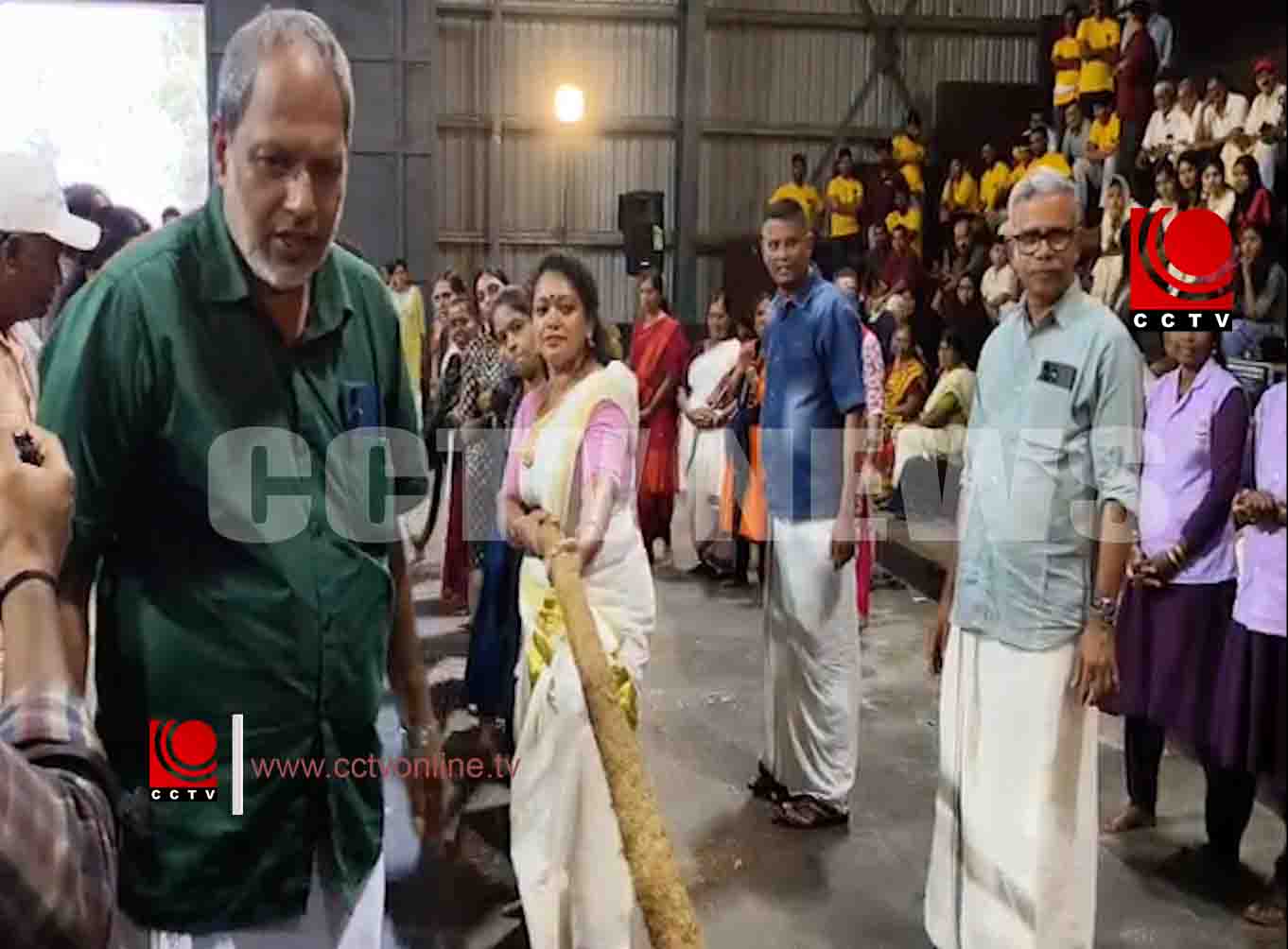 കുന്നംകുളത്ത് ആവേശം വിതറി സൗഹൃദ വടംവലി മത്സരം